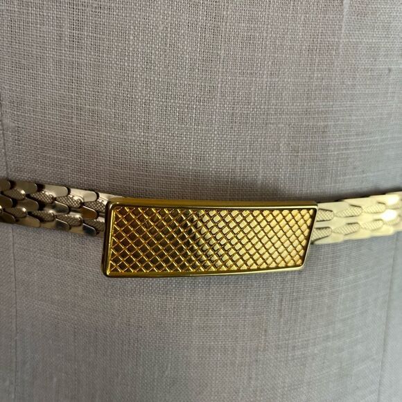 Vintage Women's Belt Gold Tone Metal Scale Elastic Stretch Buckle 1/2" Wide - Picture 3 of 5